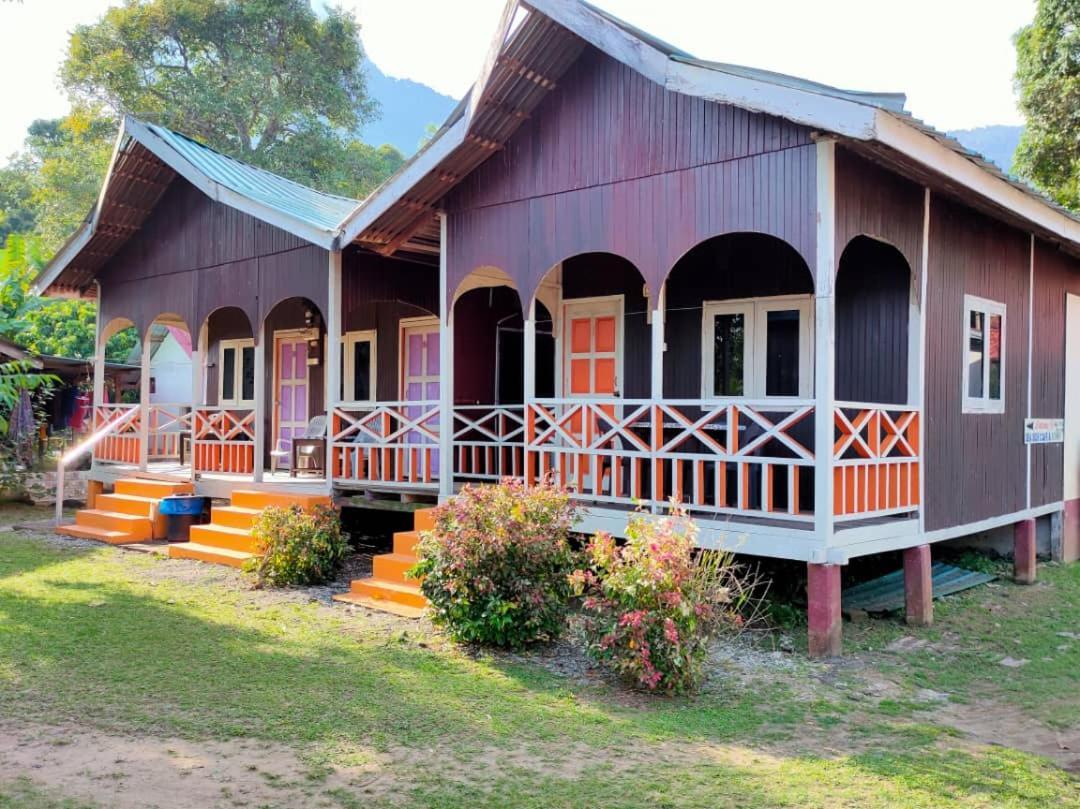 Mukut Coral Chalet Kampong Mukut Esterno foto
