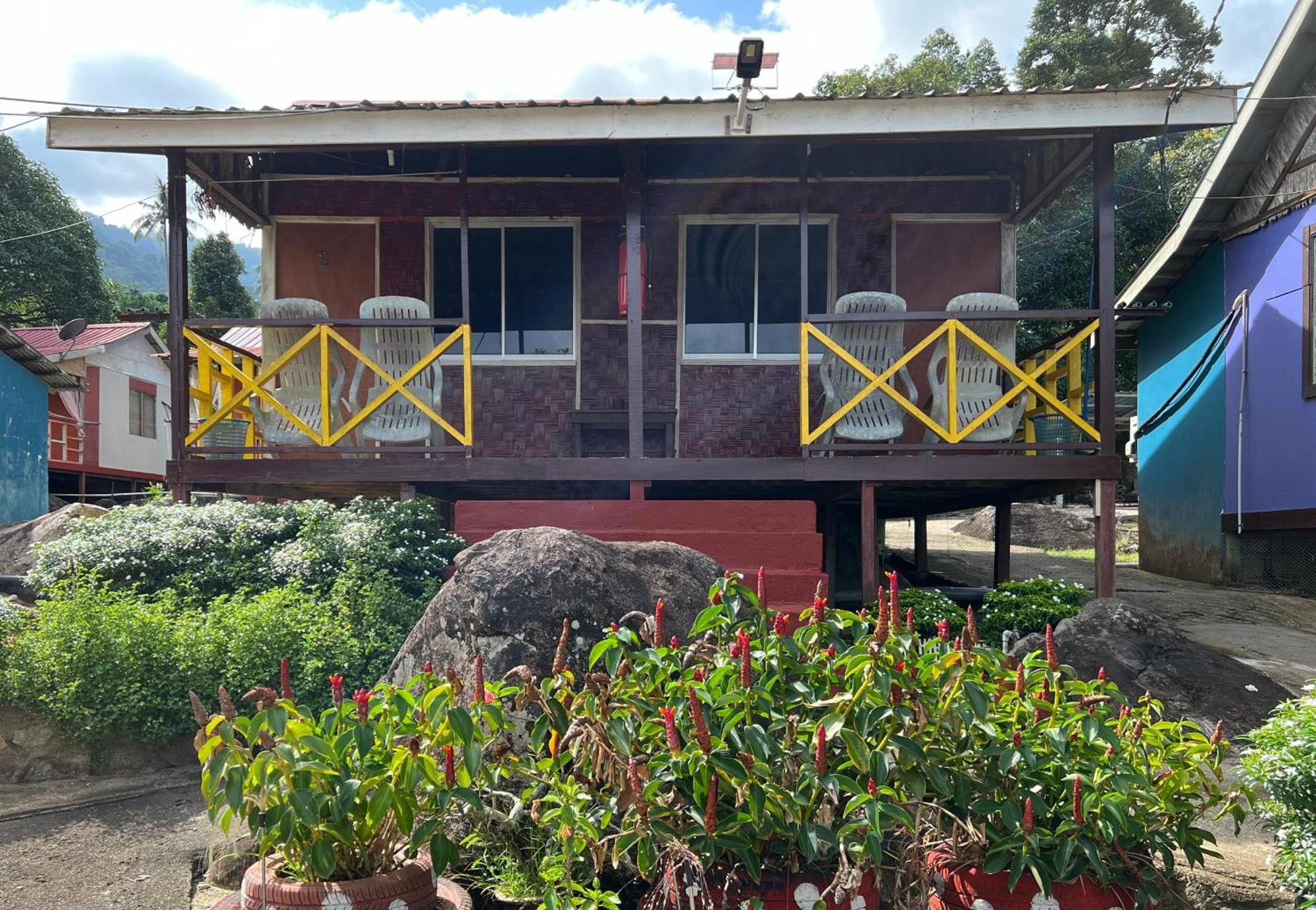Mukut Coral Chalet Kampong Mukut Esterno foto